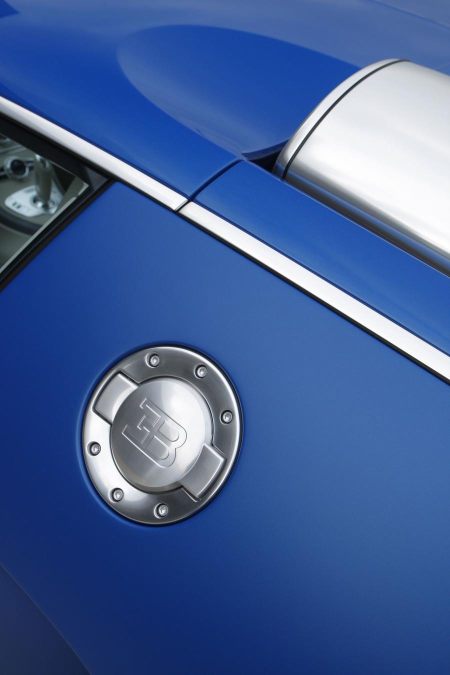  Bugatti Veyron 16.4 Bleu Centenaire 2009 года  (фото 12 из 21)